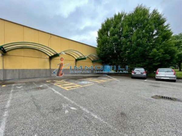 capannone in vendita a Rovello Porro