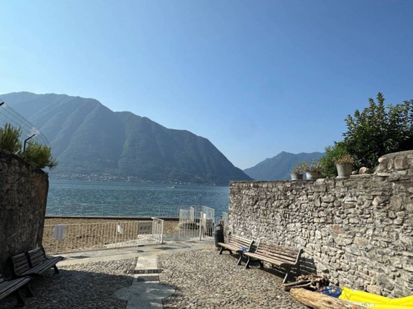 casa indipendente in vendita a Sala Comacina