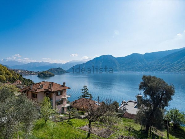 esavano in vendita a Sala Comacina