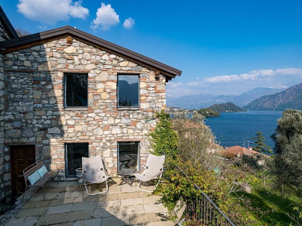 esavano in vendita a Sala Comacina