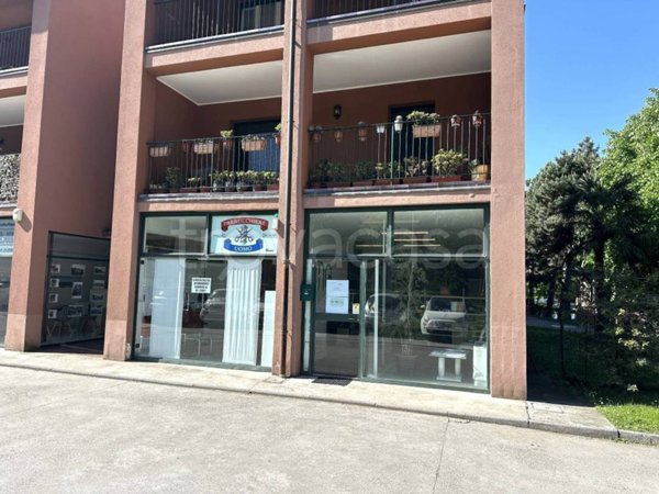 negozio in vendita a San Fermo della Battaglia