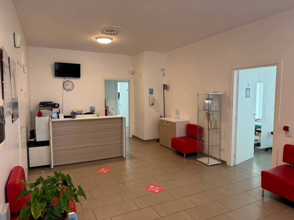 negozio in vendita a San Fermo della Battaglia in zona Cavallasca