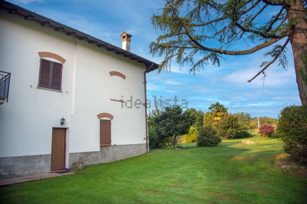 casale in vendita a San Fermo della Battaglia in zona Cavallasca