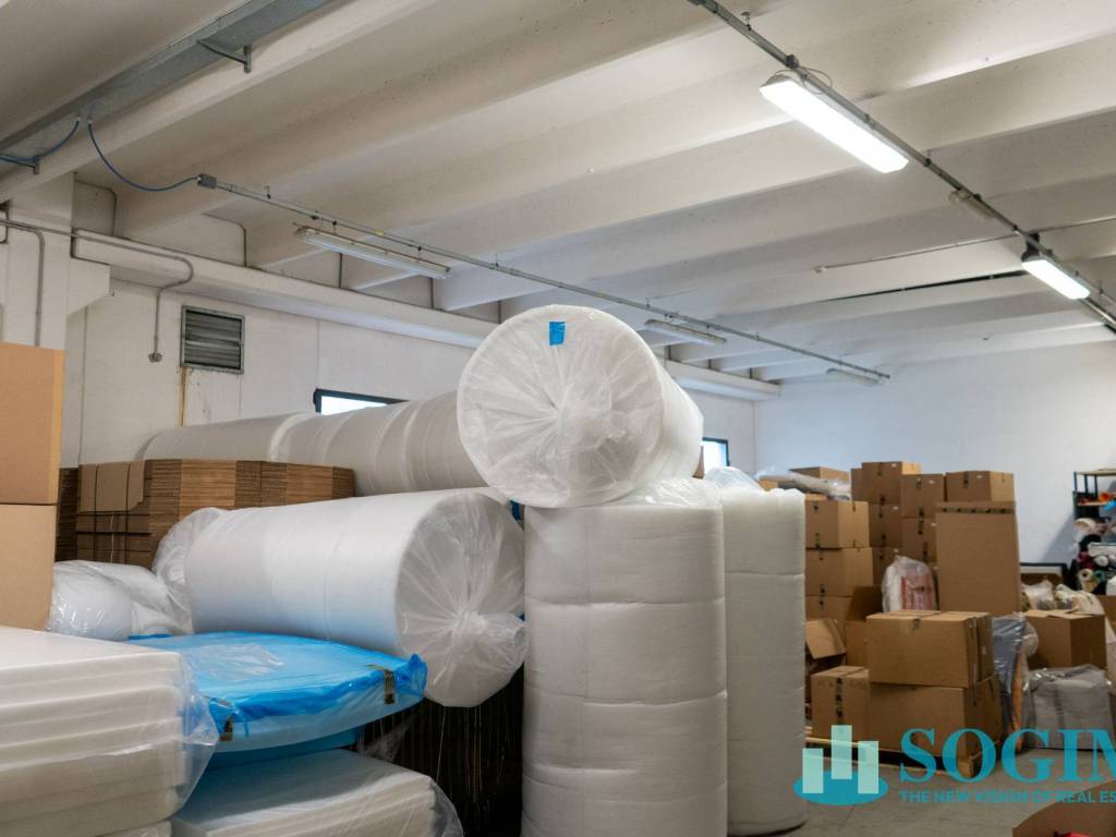 locale commerciale in vendita a San Fermo della Battaglia