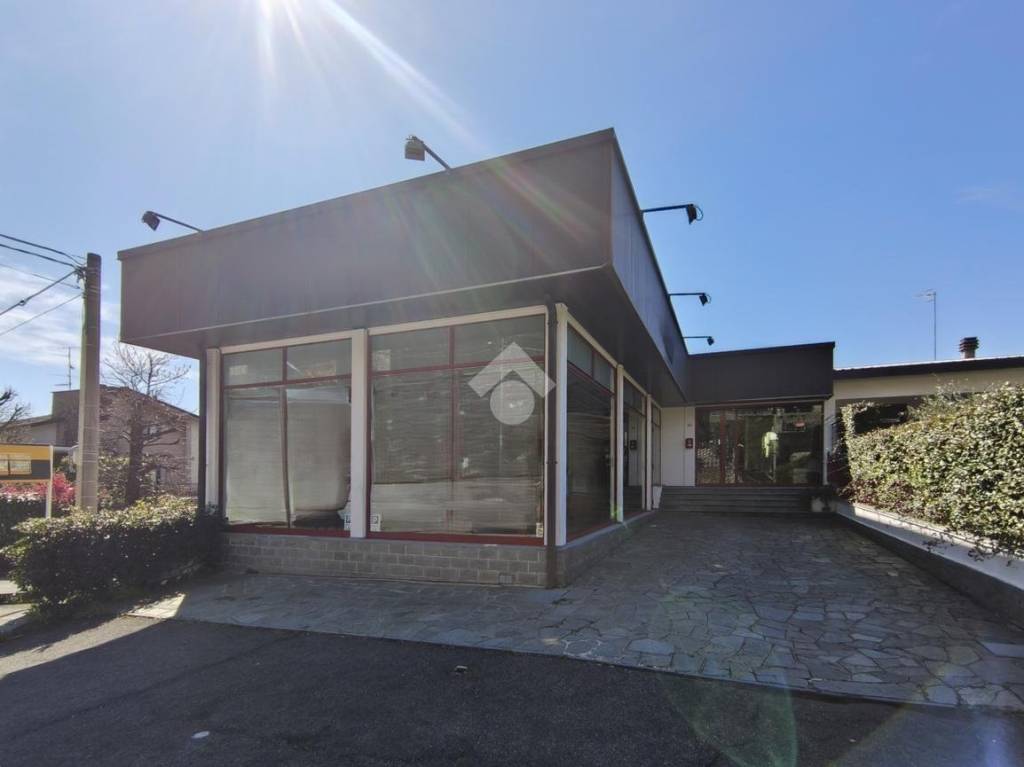 negozio in vendita a San Fermo della Battaglia in zona Cavallasca