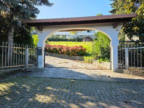 casa indipendente in vendita a San Fermo della Battaglia in zona Cavallasca