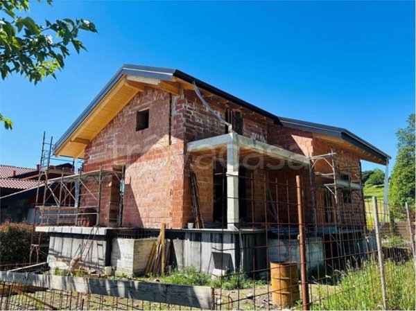 casa indipendente in vendita a San Fermo della Battaglia in zona Cavallasca