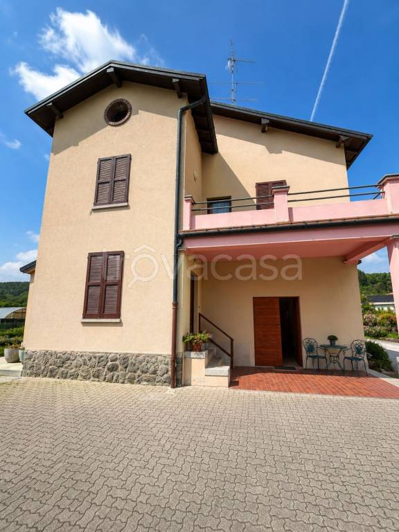 casa indipendente in vendita a San Fermo della Battaglia in zona Cavallasca