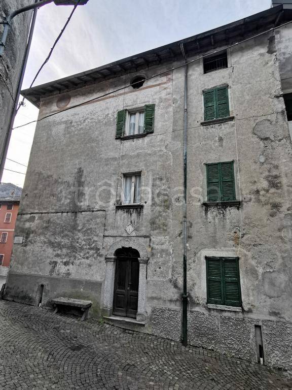 casa indipendente in vendita a Schignano