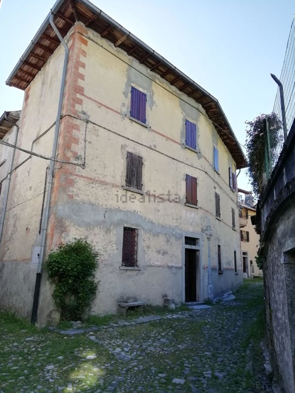 appartamento in vendita a Schignano in zona Perla