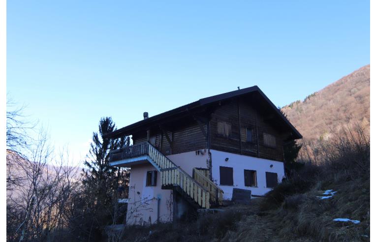 casa indipendente in vendita a Schignano in zona Vesbio