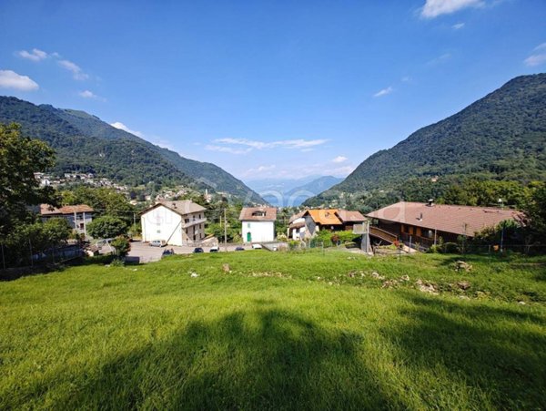 terreno agricolo in vendita a Schignano in zona Molobbio