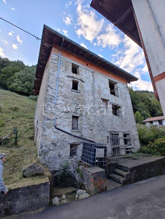 casa indipendente in vendita a Schignano
