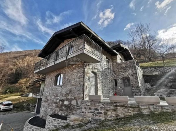 casa indipendente in vendita a Schignano in zona Occagno