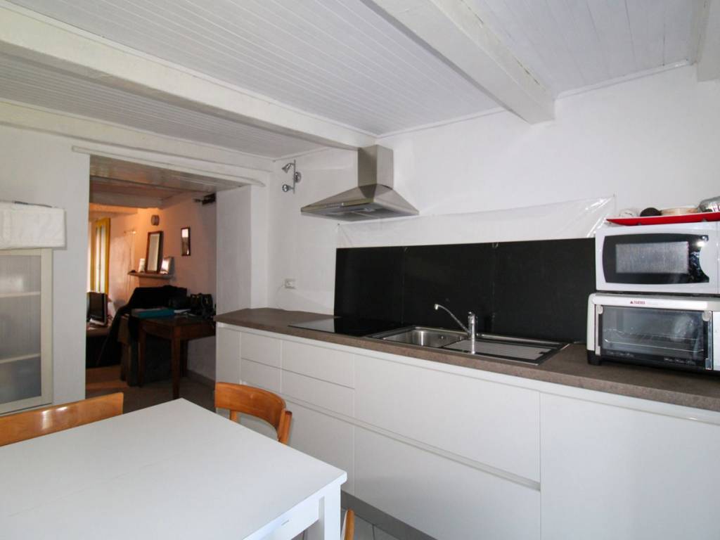 casa indipendente in vendita a Schignano in zona Occagno