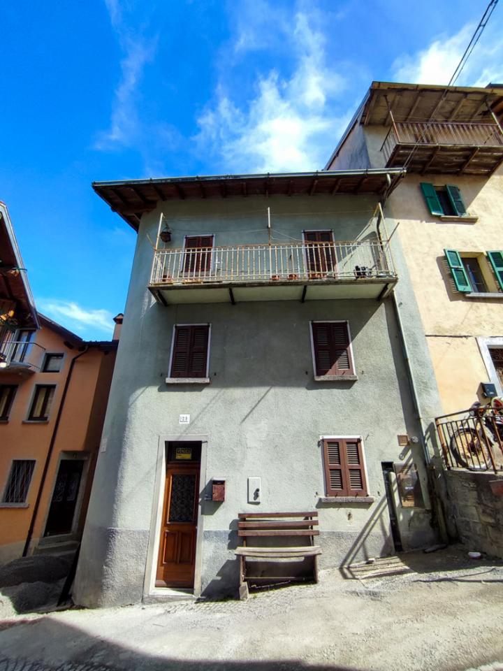 casa indipendente in vendita a Schignano