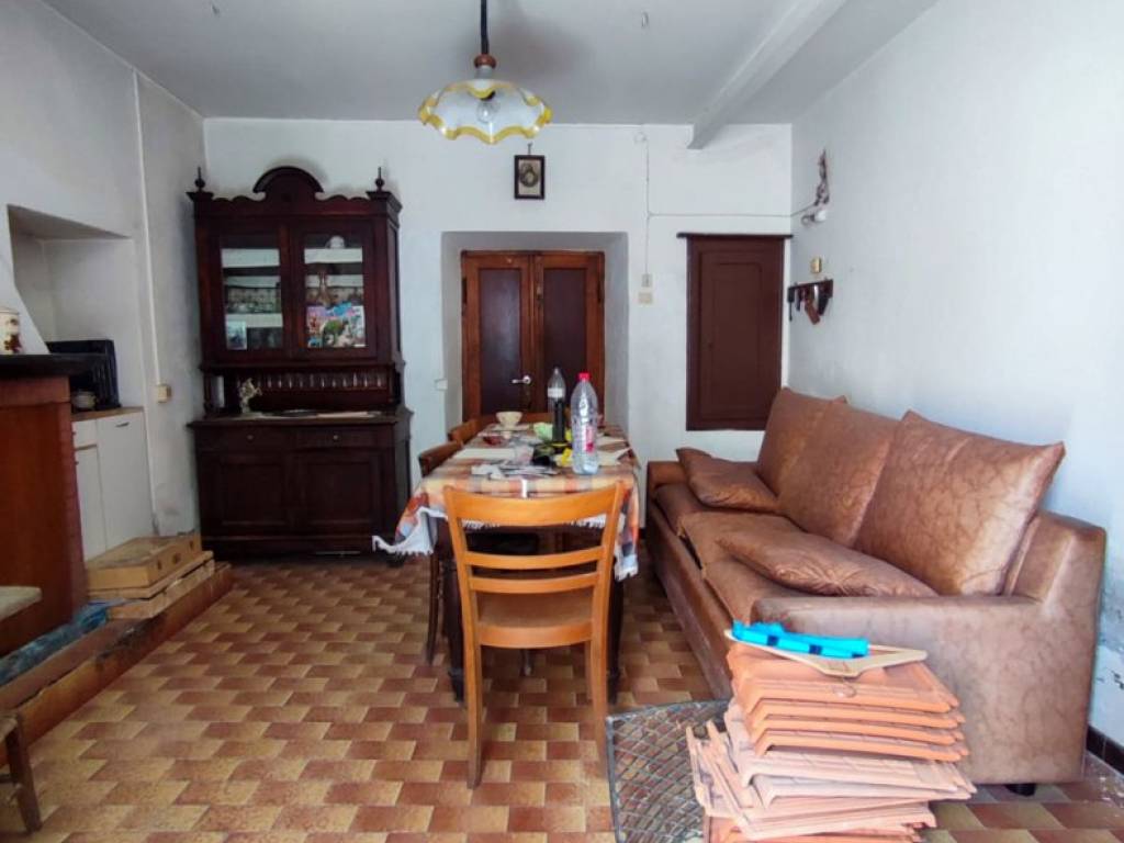 casa indipendente in vendita a Schignano in zona Occagno