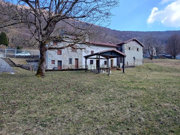 quadrivano in vendita a Schignano in zona Posa