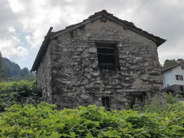 appartamento in vendita a Schignano in zona Occagno