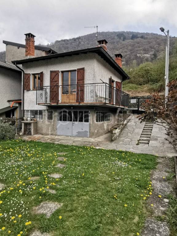 casa indipendente in vendita a Schignano