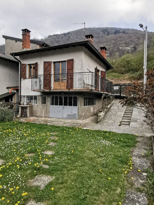 casa indipendente in vendita a Schignano