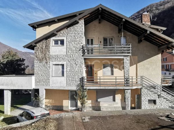 appartamento in vendita a Schignano in zona Occagno
