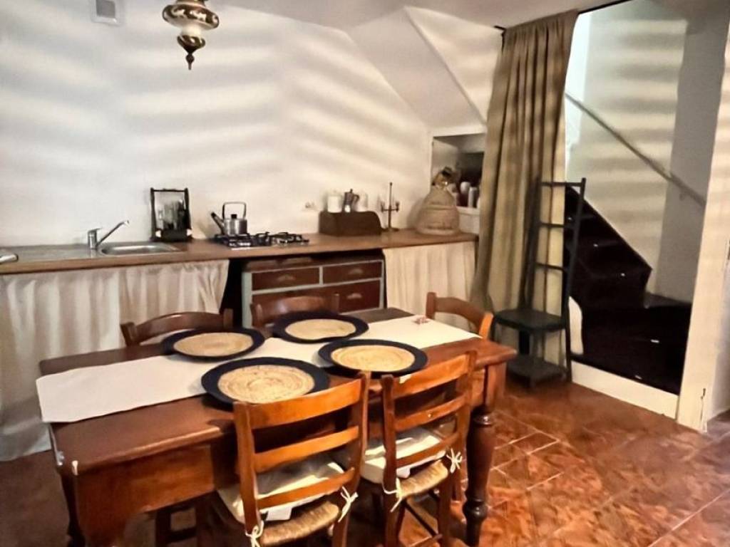 casa indipendente in vendita a Schignano in zona Occagno