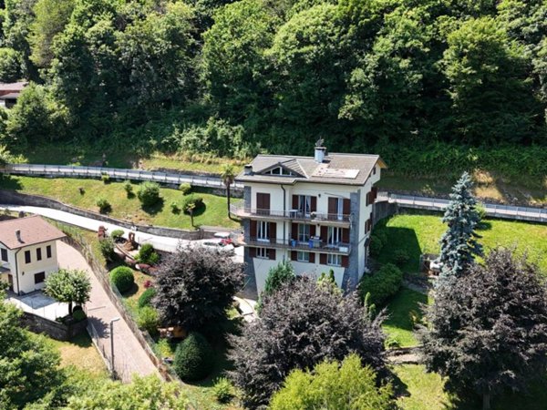 casa indipendente in vendita a Schignano in zona Occagno