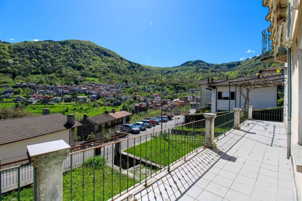 casa indipendente in vendita a Schignano