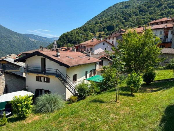 casa indipendente in vendita a Schignano in zona Occagno