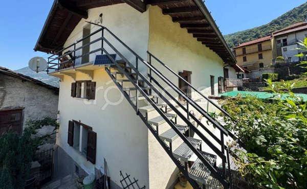 casa indipendente in vendita a Schignano