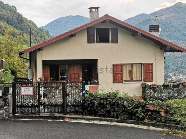 casa indipendente in vendita a Schignano