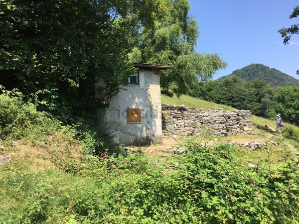 appartamento in vendita a Schignano in zona Perla