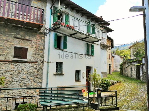 esavano in vendita a Schignano