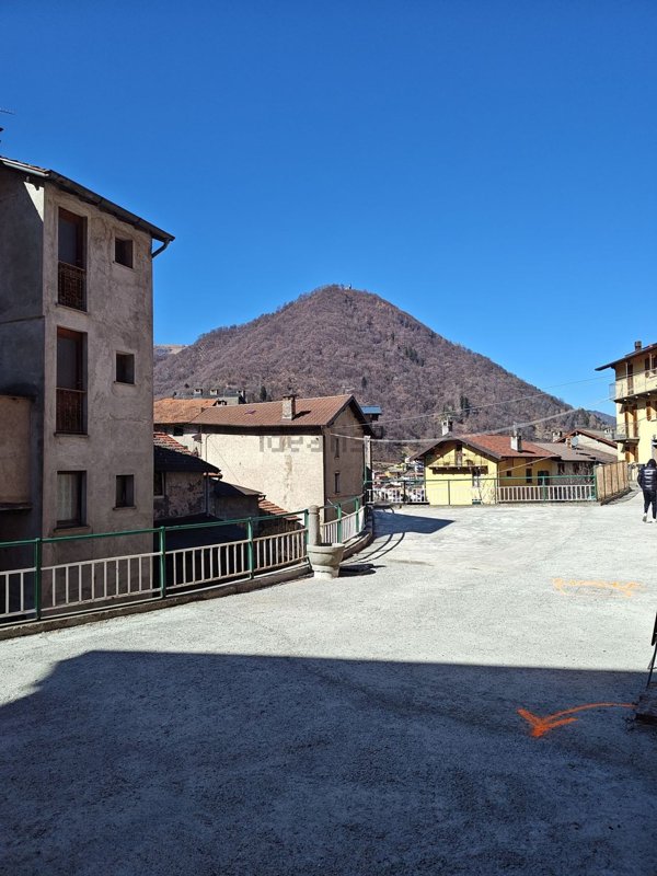 casa indipendente in vendita a Schignano in zona Occagno