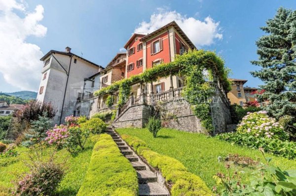 casa indipendente in vendita a Schignano in zona Occagno