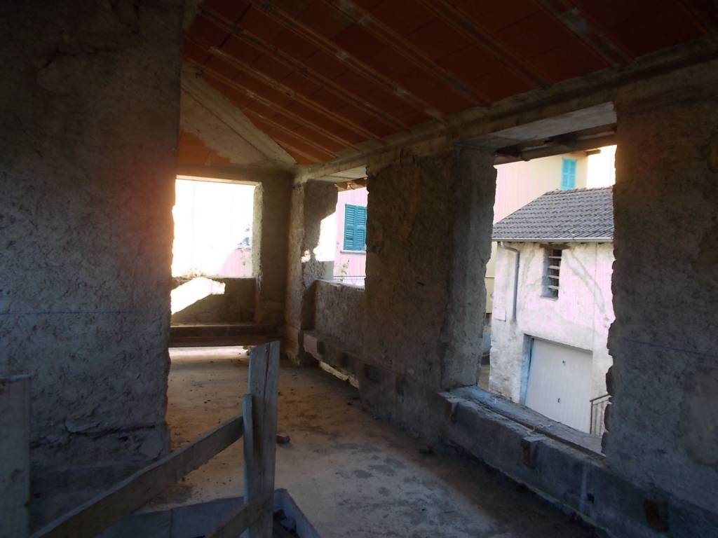 casa indipendente in vendita a Schignano in zona Occagno