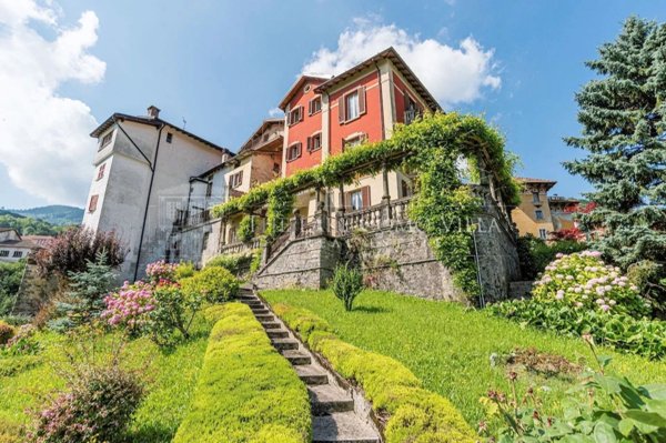 casa indipendente in vendita a Schignano in zona Occagno