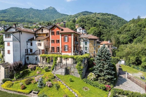 casa indipendente in vendita a Schignano in zona Occagno