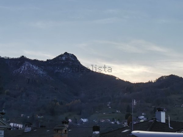 casa indipendente in vendita a Schignano in zona Occagno