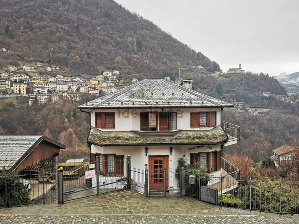 casa indipendente in vendita a Schignano in zona Occagno