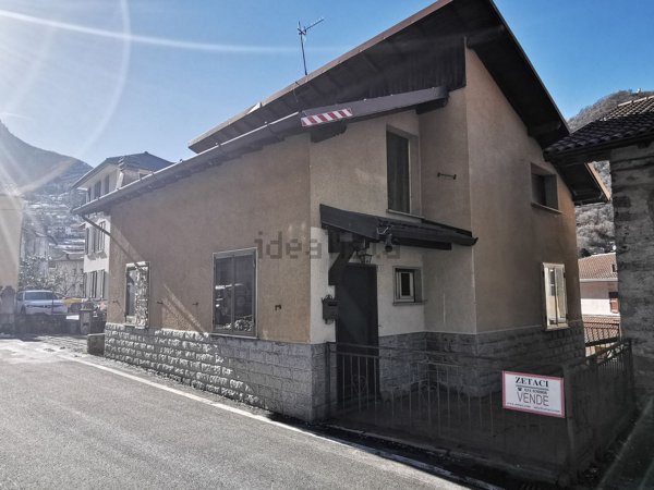 casa indipendente in vendita a Schignano