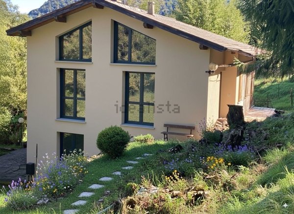 casa indipendente in vendita a Schignano