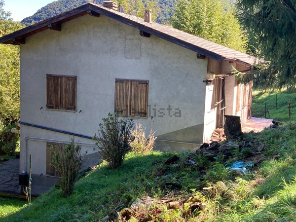 casa indipendente in vendita a Schignano