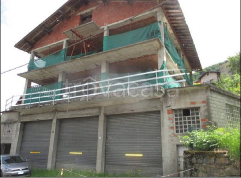 locale commerciale in vendita a Schignano in zona Occagno