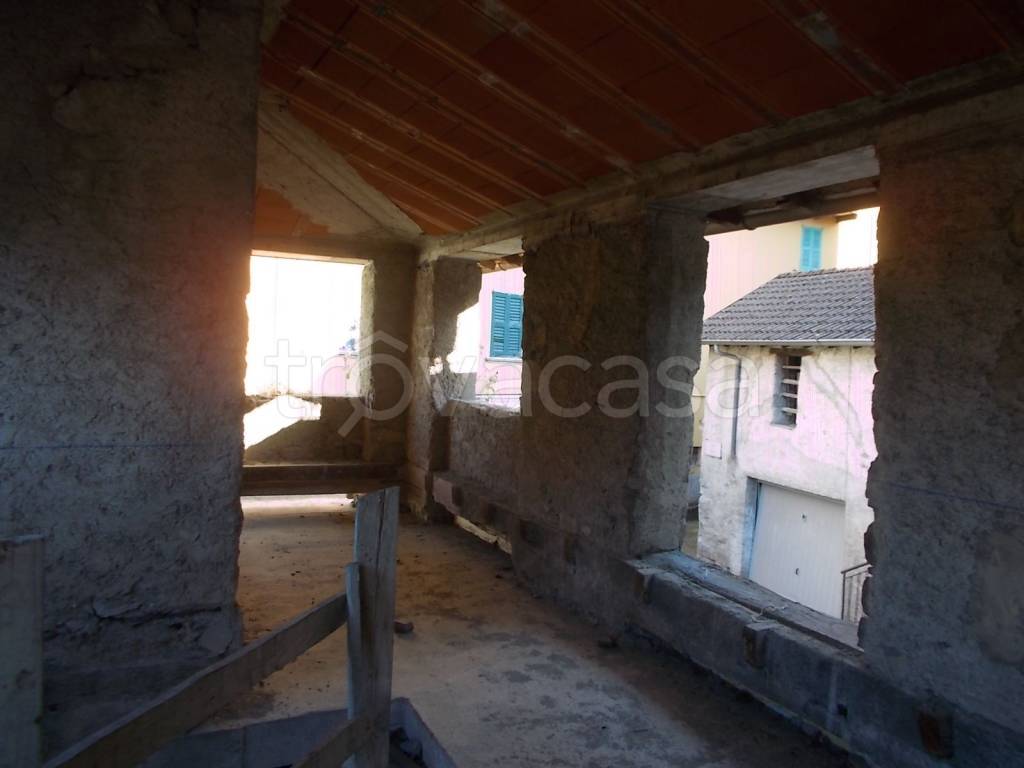 casa indipendente in vendita a Schignano in zona Occagno