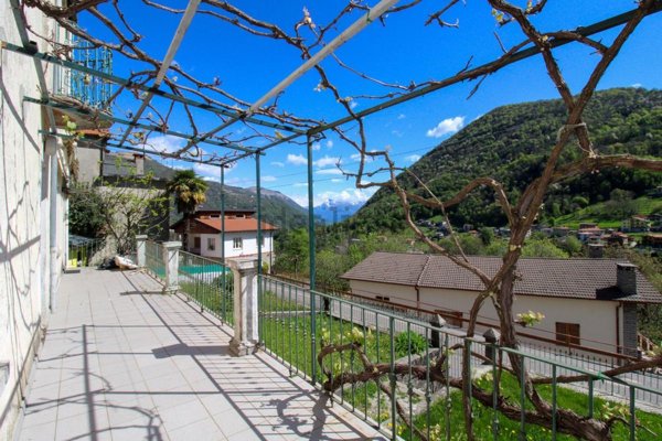 casa indipendente in vendita a Schignano in zona Auvrascio