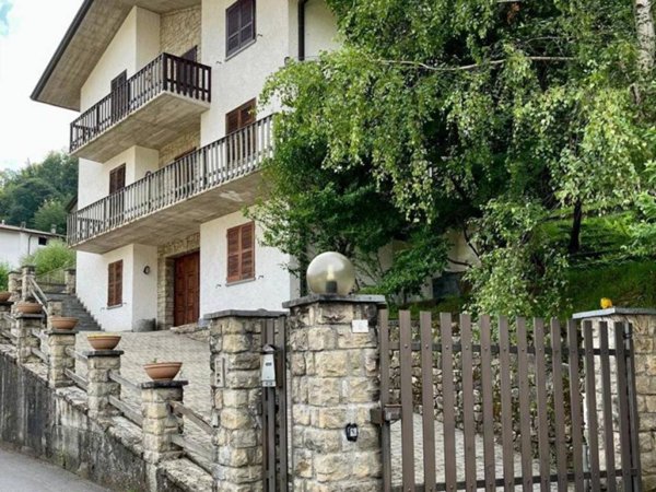 casa indipendente in vendita a Schignano