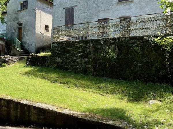 negozio in vendita a Schignano in zona Posa