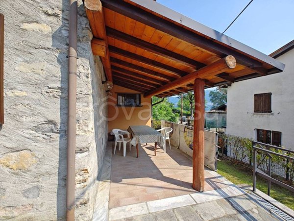casa indipendente in vendita a Schignano in zona Perla